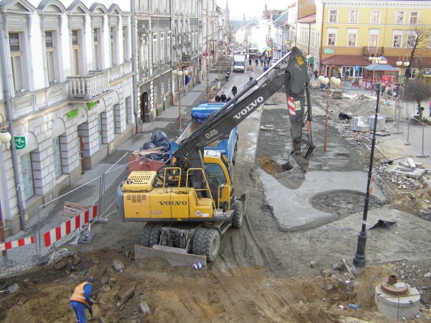 Feralny remont ul. Krakowskiej przeprowadzono w 2011 i 2012...