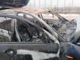 Akcja gaśnicza na wiadukcie nad autostradą A4 w Tarnowie. Na drodze w kierunku Lisiej Góry spłonął samochód osobowy