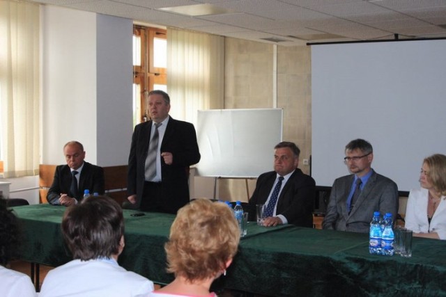 Na zdjęciu m.in. nowy dyrektor Wojewódzkiego Szpitala w Przemyślu Piotr Ciompa (drugi od lewej).