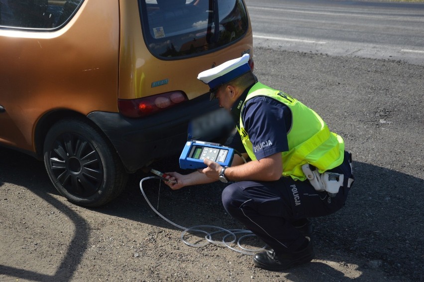 Policjanci sprawdzali emisję spalin aut na ostrowskich drogach