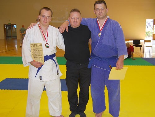 Dariusz Wendt i Andrzej Szołucha z trenerem Wojciechem Klimkiem.