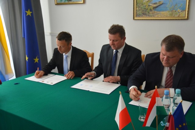 Podpisanie porozumienia o współpracy pomiędzy Józefowem nad Wisłą, Auce i Hollohazą.