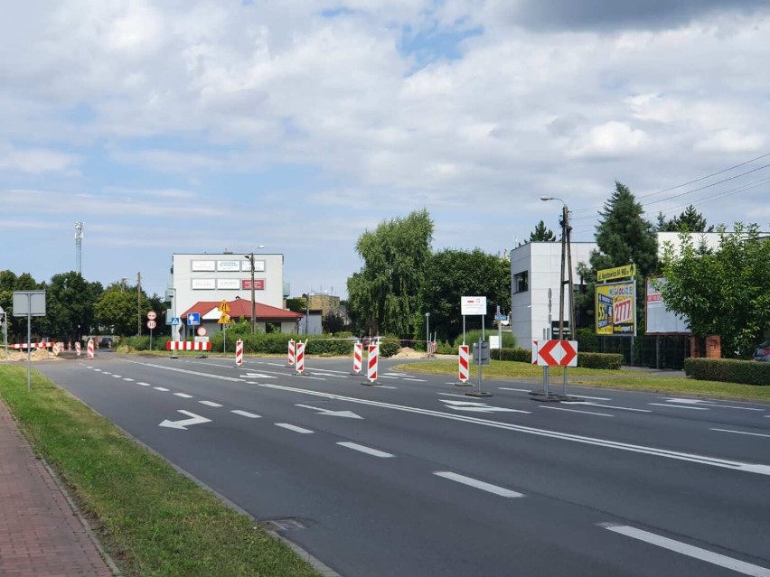 Leszno. Drogowcy zamknęli ostatni odcinek remontowanej Fabrycznej. Dojazd tylko dla mieszkańców i firm [ZDJĘCIA]