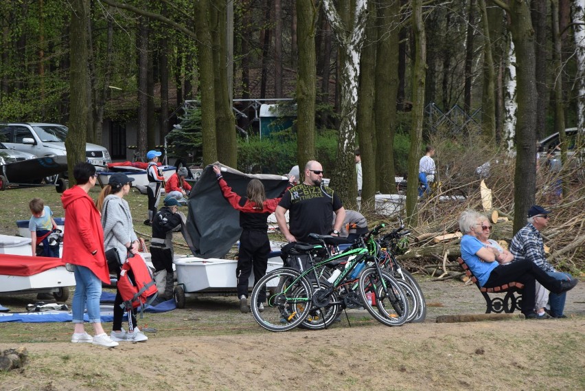 Regaty żeglarskie na Zalewie Rybnickim otwarły sezon regatowy w Polsce [ZDJĘCIA]