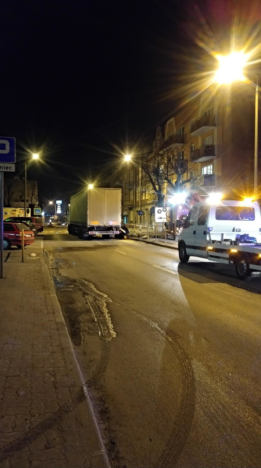 Wieczorem doszło do groźnego zdarzenia na ulicy Kościuszki w...