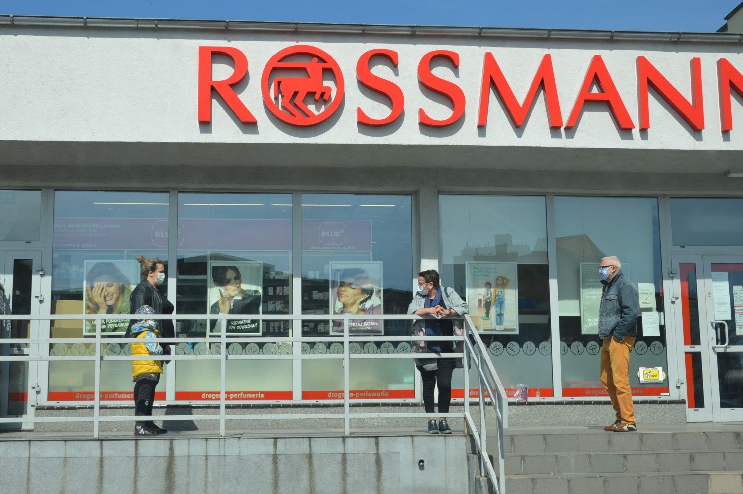 Czy Rossmann stosuje w swoich sklepach w rejonie Żar i Żagania dostateczne  środki ostrożności? - pyta Czytelniczka | Żagań Nasze Miasto