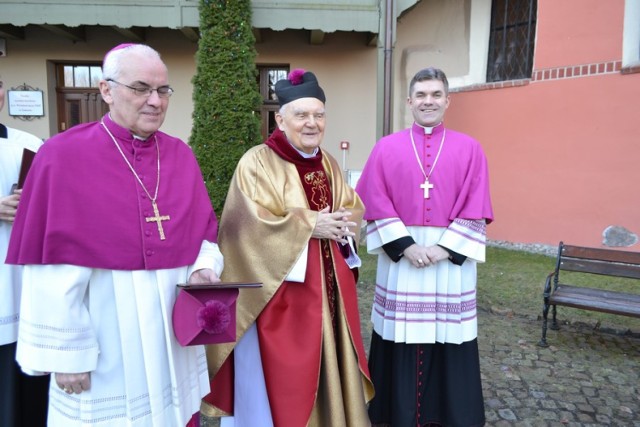 W niedzielę, 17 grudnia w kościele WNMP w Żukowie swój diamentowy jubileusz kapłański obchodził ks. Stanisław Gackowski.