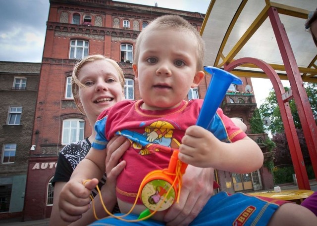 Katarzyna Ulicka mieszka z dwójką dzieci w małym mieszkaniu na poddaszu. Chętnie zamieniłaby mieszkanie na większe