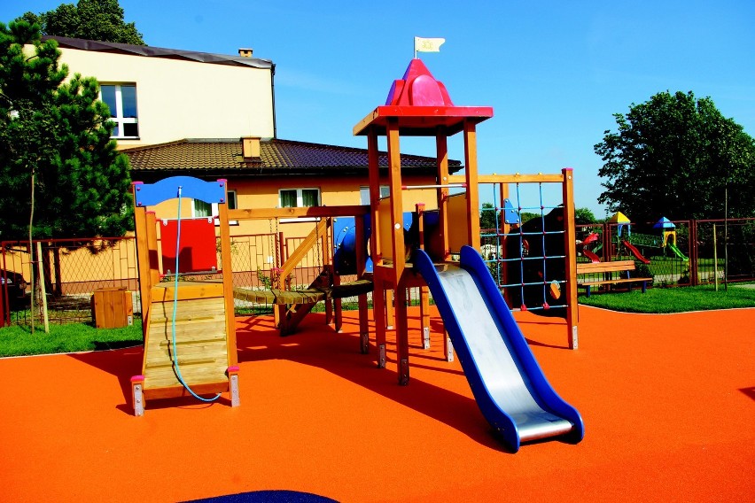 W powiecie będzińskim powstały nowe, bezpieczne place zabaw dla dzieci