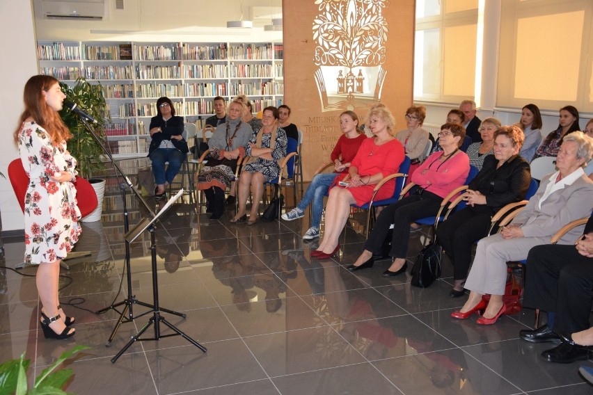 Recital Aleksandry Grzesiak w bibliotece w Radziejowie [zdjęcia]