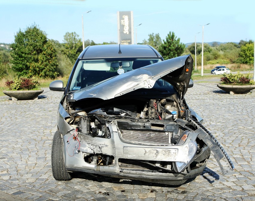 Nowy Sącz. Wypadek na Rondzie Solidarności [ZDJĘCIA]