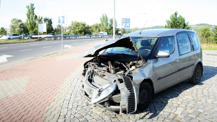 Nowy Sącz. Wypadek na Rondzie Solidarności [ZDJĘCIA]