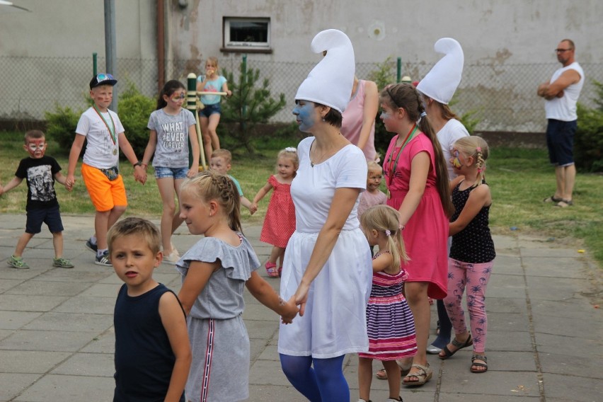 Rodzinny piknik ze smerfami w Dąbrowie [ZDJĘCIA]