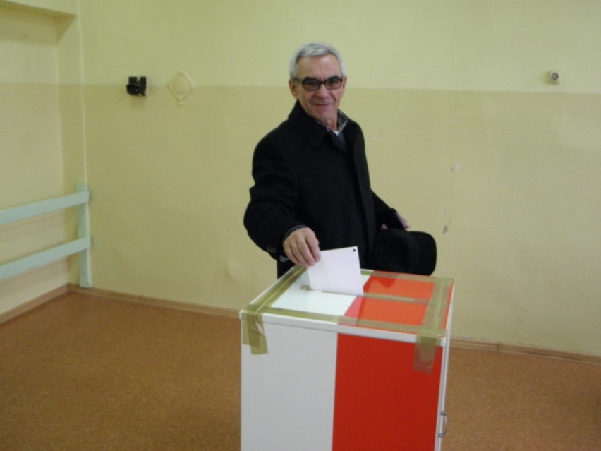 Głosuje Walery Tużański