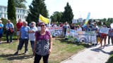 Protest Ekologów przed siedzibą kopalni KWB w Kleczewie .