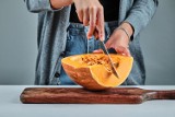 Co można zrobić z dyni na obiad? 7 prostych przepisów na dania z dyni, które przygotujesz z łatwością. Idealne potrawy na jesień