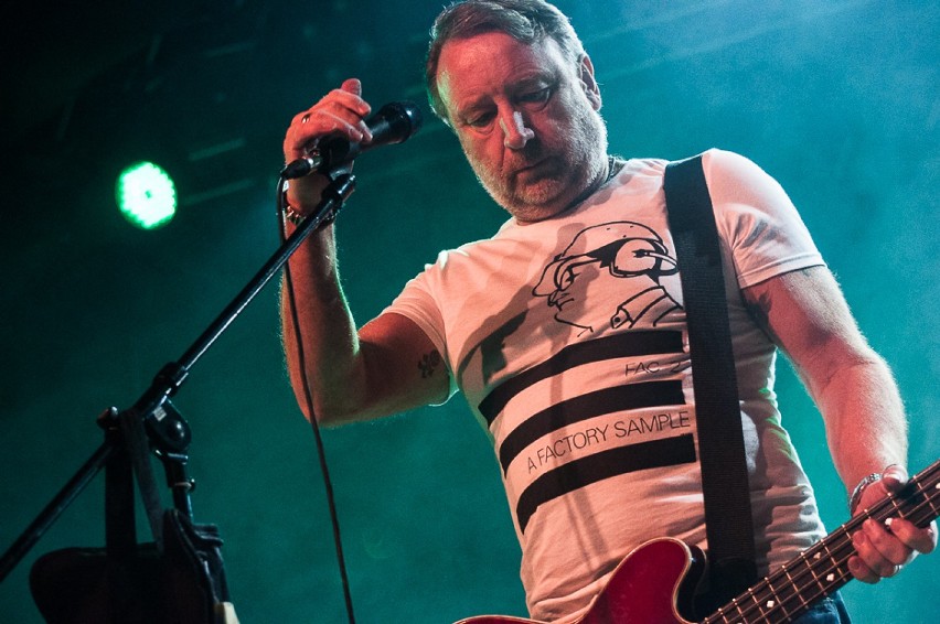 Peter Hook and The Light w Stodole. Zobacz zdjęcia z...