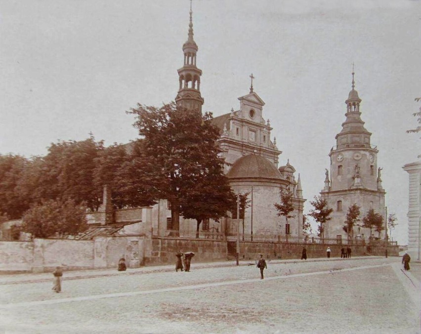 Katedra Wniebowzięcia NMP widziana ze skweru Żeromskiego