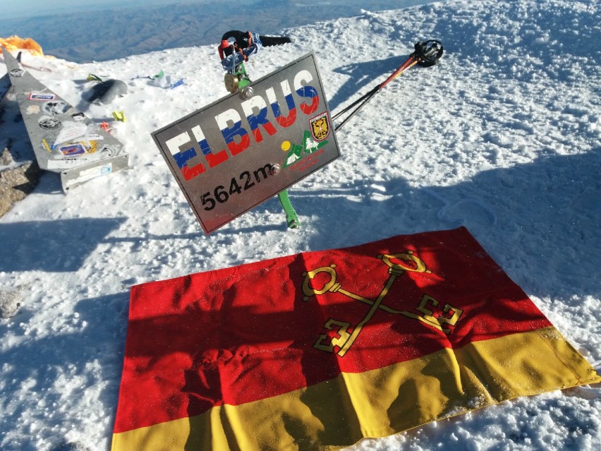 Robert Wójcicki z gm. Klucze zdobył Elbrus by pomóc niepełnosprawnym
