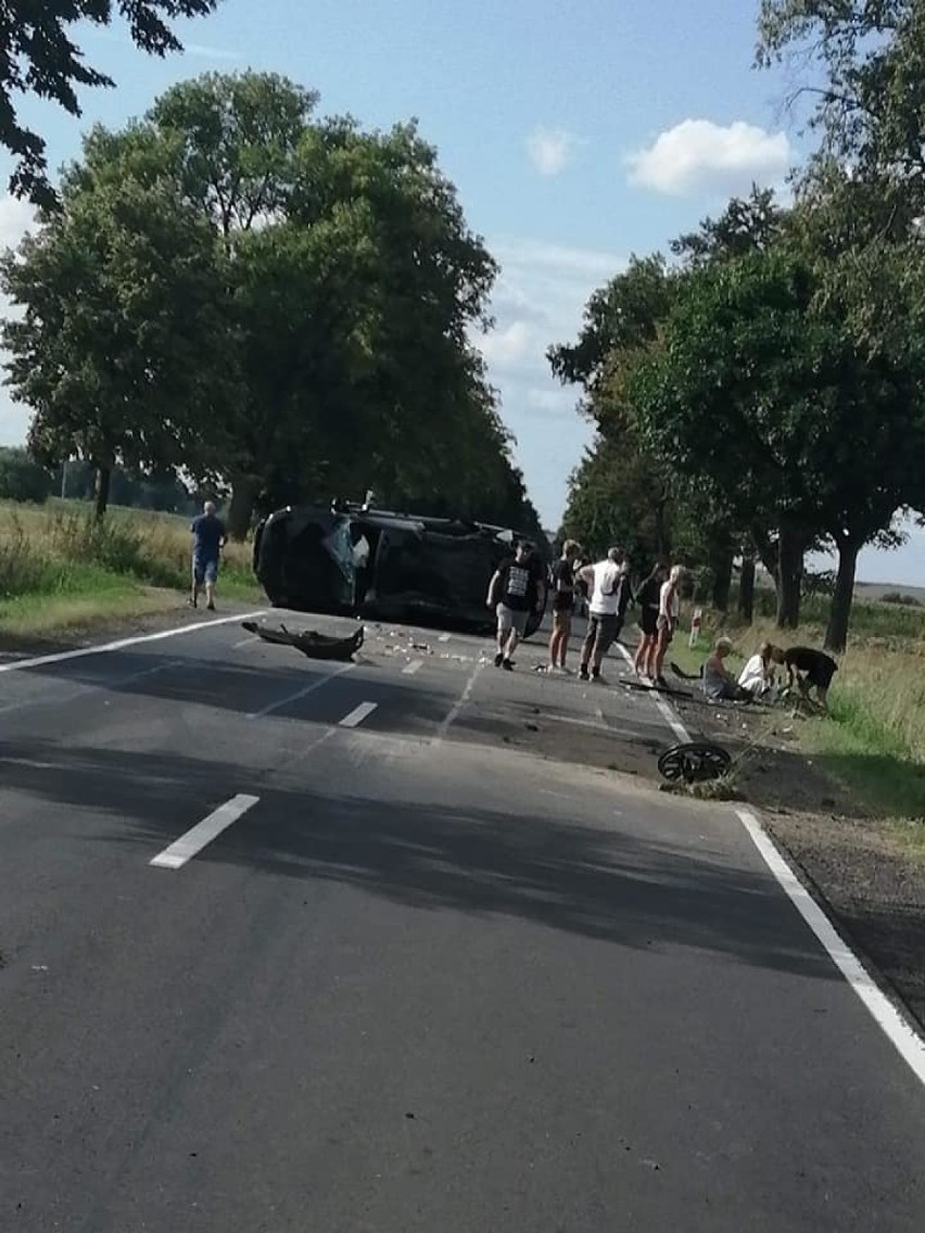 Potrącenie kobiety w Biskupicach. Droga zamknięta, ranni w szpitalu