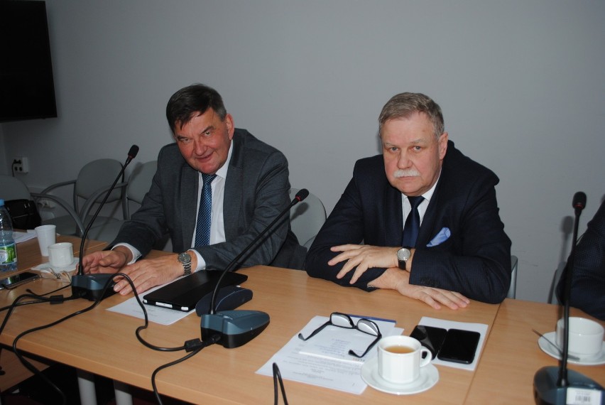 tarosta bydgoski Wojciech Porzych (po lewej) wybrany został...