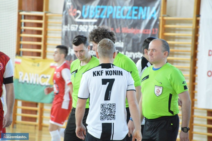 Rawicz. Ostatni mecz debiutanckiego sezonu w wykonaniu Petro-Lawy Futsal Rawicz. Drużyna z Konina zwycięża na hali w Sierakowie [ZDJĘCIA]