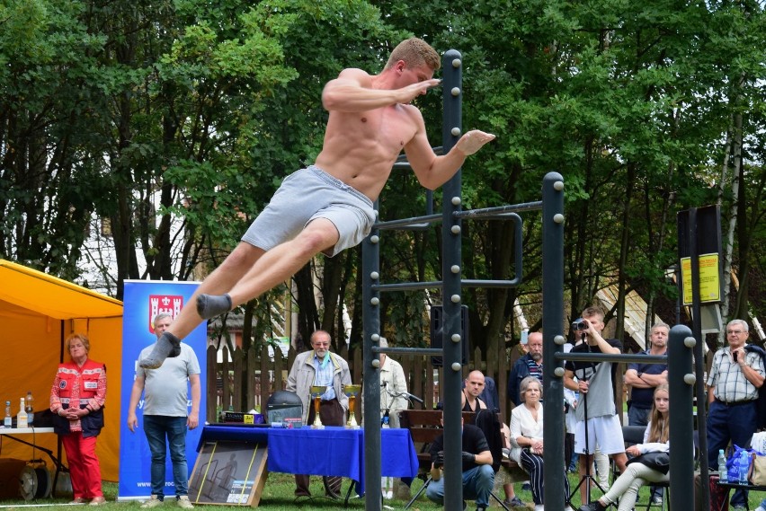 Street workout to aktywność polegająca na wykorzystaniu...