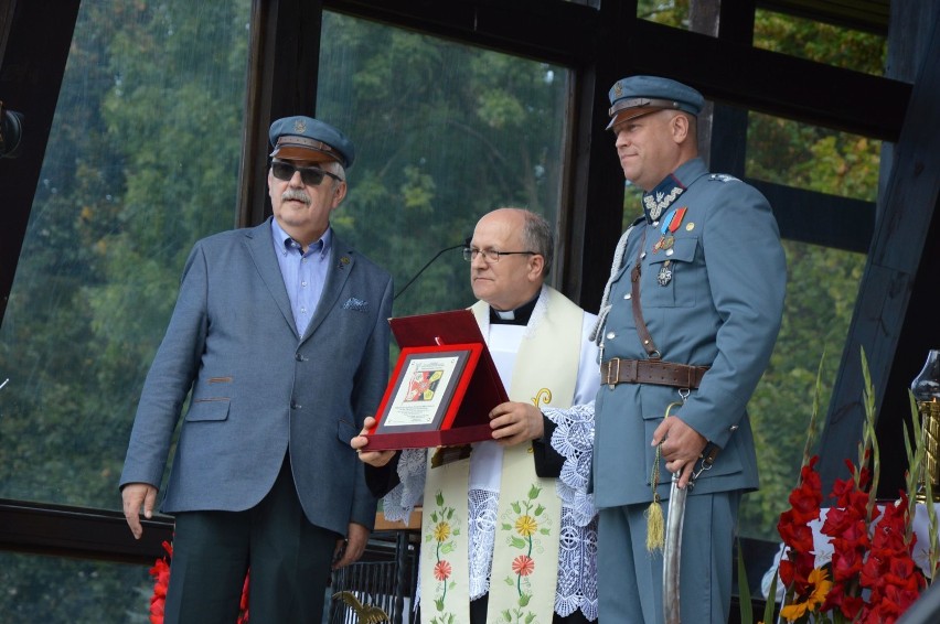 Nadanie sztandaru Okręgowi Kaszubsko-Pomroskiemu Związku Piłsudczykó RP