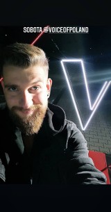 Adam Kalinowski wystąpi w 11 edycji The Voice of Poland TVP. Czy Łomżyniak zachwyci jury? Zobaczymy w sobotnim odcinku