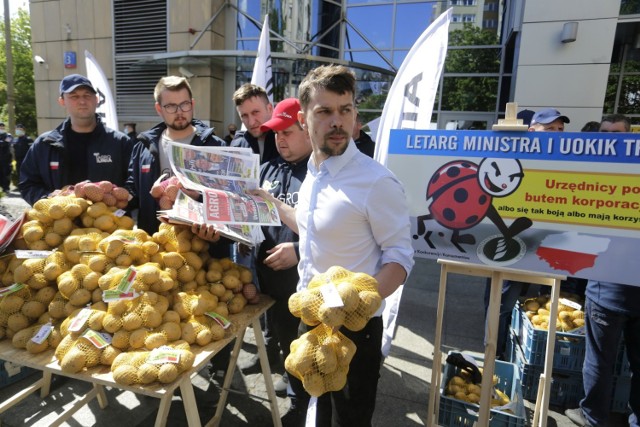 20 maja, podczas akcji protestacyjno-edukacyjnej w Warszawie rolnicy z AgroUnii rozdali dziesięć ton kartofli. W piątek podobną akcję przeprowadzą w Toruniu