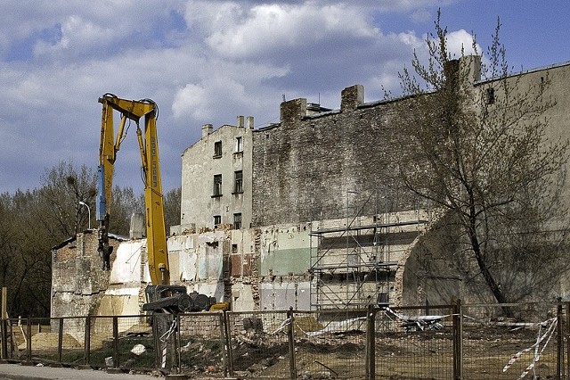 Dopiero za 3 miesiące będzie gotowy wykaz budynków, które Łódź wyburzy w 2012 roku.
