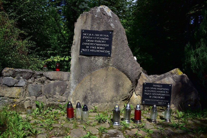 Pomnik w Lutowiskach upamiętniający tragiczne wydarzenia.