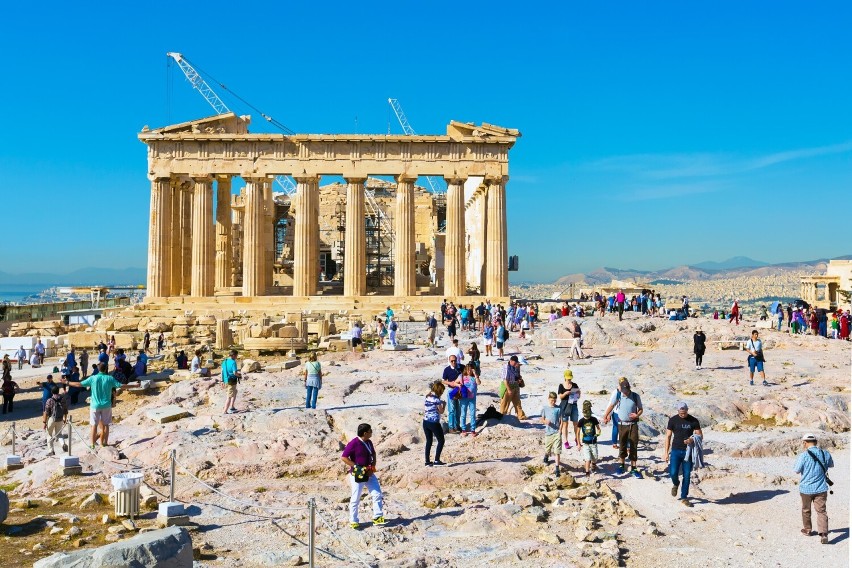 Akropol, majestatyczny symbol Grecji, staje w obliczu...