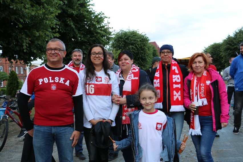 Strefa kibica w Gniewkowie pełna kibiców i nadziei [zdjęcia]