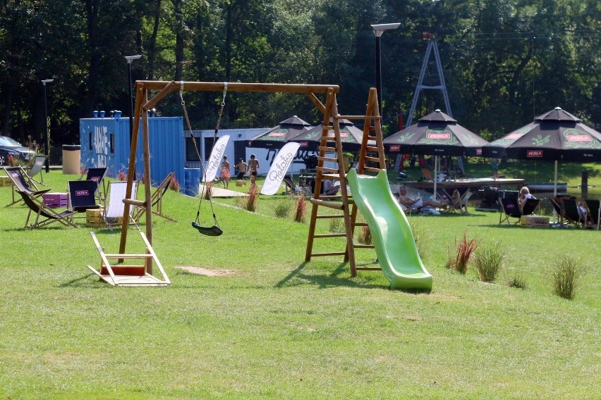 Relaks w Tomaszowicach. Woda, plaża i leżaki. Raj surferów powstał niedaleko Lublina