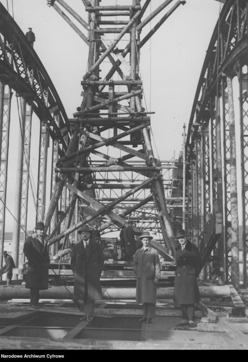 Budowa mostu im. Józefa Piłsudskiego rozpoczęła się w 1926r.