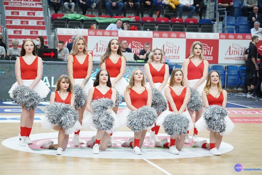 Występy Cheerleaders Włocławek podczas meczu Anwil Włocławek...