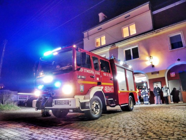 Strażacy z Otmuchowa dostali nowy wóz. To gwiazdkowy prezent od gminy.
