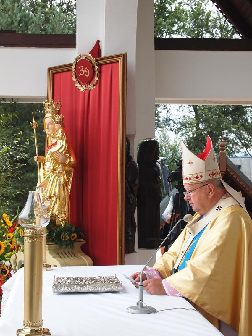 Ludźmierz: kard. Dziwisz otworzył jubileszu 50-lecia koronacji figury Maryi