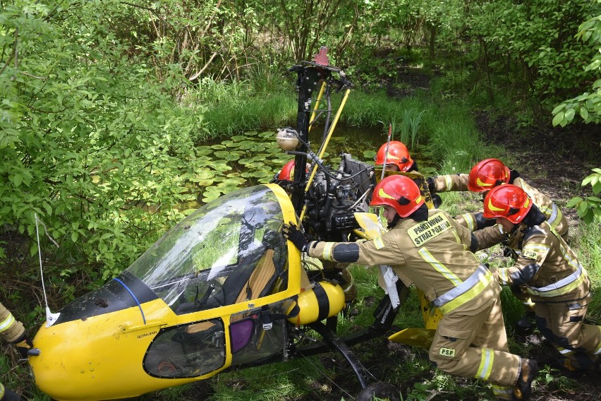 Śmigłowiec rozbił się w Gotartowicach. Pilot cudem przeżył....