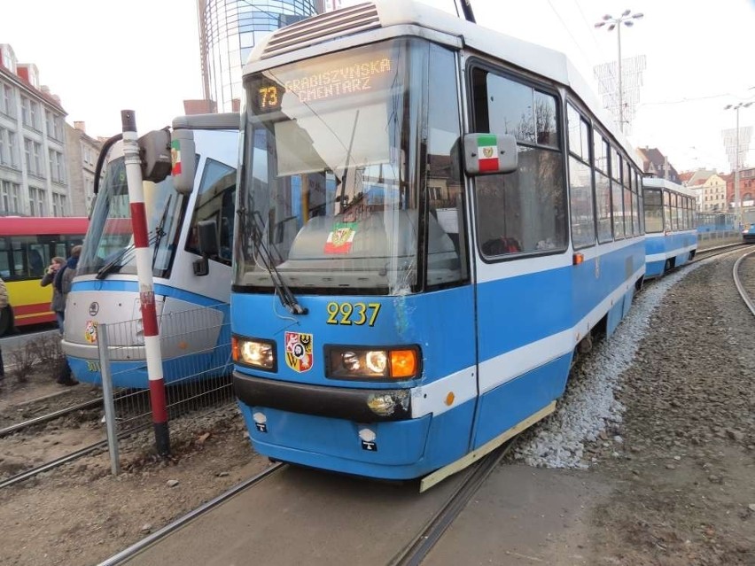 Na Kazimierza Wielkiego zderzyły się tramwaje (ZDJĘCIA)