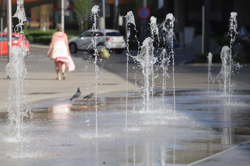 W Chorzowie uruchomiona została miejska fontanna. Można...