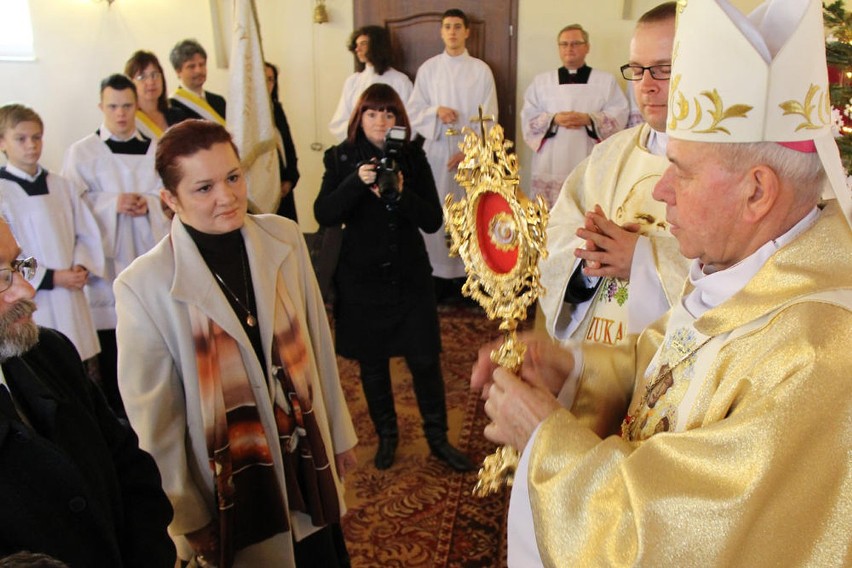 Kaliska parafia błogosławionego Jana Pawła II otrzymała relikwie swojego patrona. ZDJĘCIA
