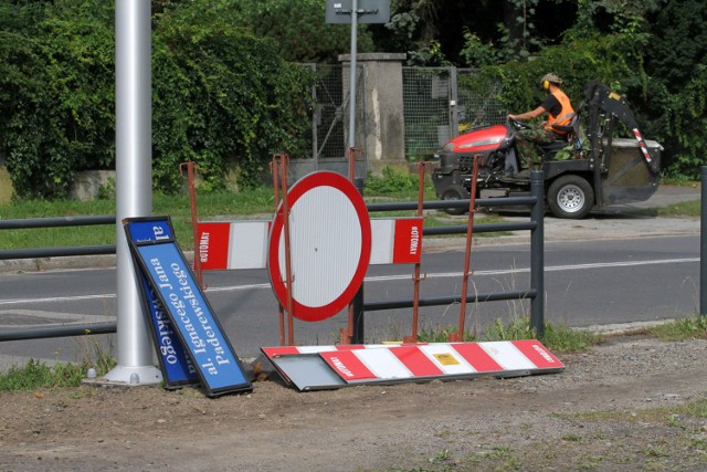 Zdjęcie ilustracyjne. W środę, 15 sierpnia w Grudziądzu nie wjedziemy na Marinę. Pokazy służb odbędą się oraz pokaz lotniczych akrobacji w wykonaniu Artura Kielaka nad Wisłą na terenie  pomiędzy Mariną a rondem u zbiegu ul. Portowej i al. 23 Stycznia (naprzeciwko Skali). 
Marina będzie niedostępna dla publiczności, tak samo, jak ścieżka pieszo-rowerowa położona nad Wisłą wzdłuż Mariny. 
