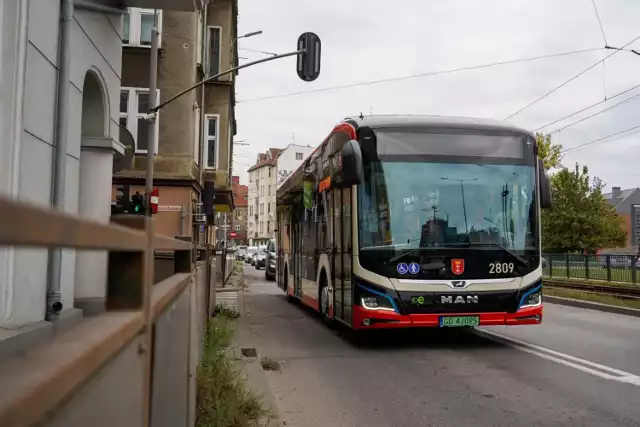 Już w sobotę zmiana czasu. Sprawdźcie, jak zmieni się rozkład jazdy dla linii nocny w nocy z 28 na 29 października.