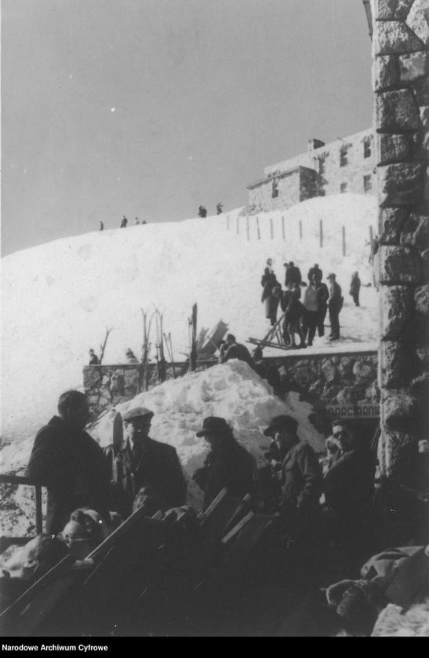 Tatry. Stare, dobre czasy na Kasprowym Wierchu - tak dawniej wyglądała turystyka na świętej górze narciarzy 