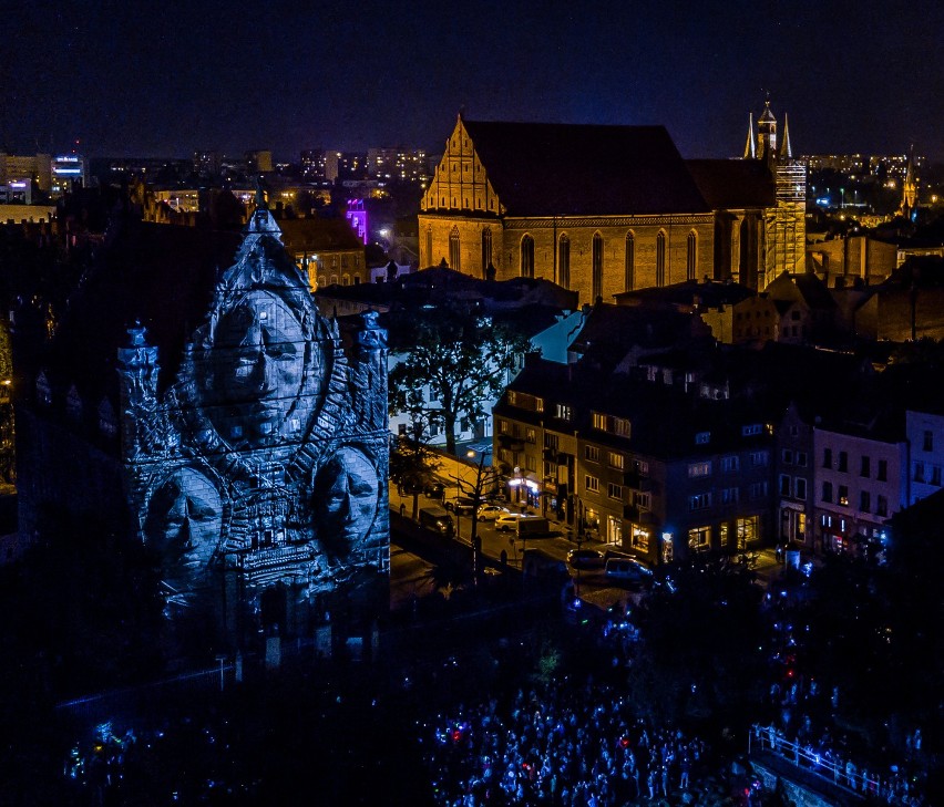 Zobaczcie, jak pięknie toruński festiwal światła - Bella...