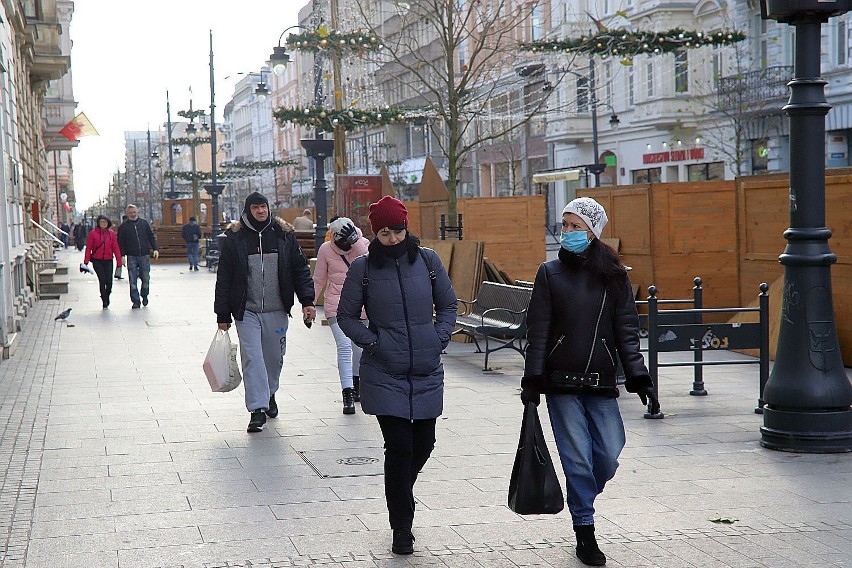 Jarmark bożonarodzeniowy na Piotrkowskiej w Łodzi. Stragany będą czynne od mikołajek 6.12.2020