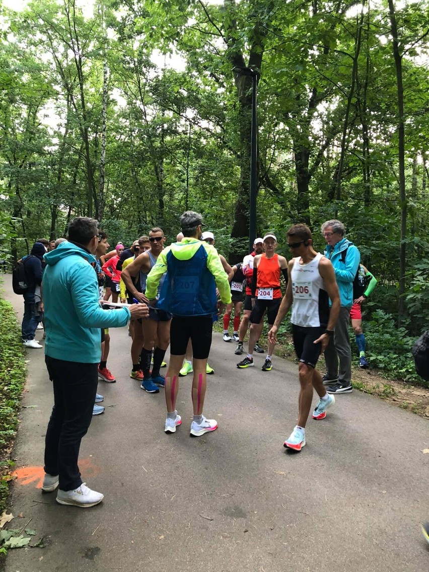 Roman Elwart, Marcin Tański i Dawid Miler: 100 kilometrów w nogach na zawodach w Pabianicach. Roman Elwart drugim wicemistrzem Polski | FOTO