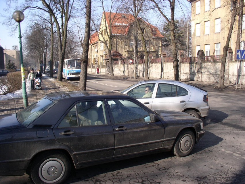 Zobacz kolejne zdjęcia. Przesuwaj zdjęcia w prawo - naciśnij...